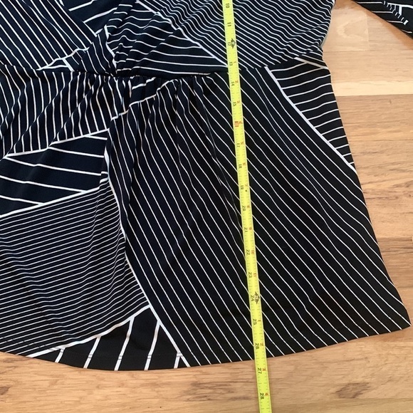 DAISY Fuentes Long Sleeve Striped Blouse w/ Mesh V-Neck Black & White Women’s XL - Picture 12 of 16